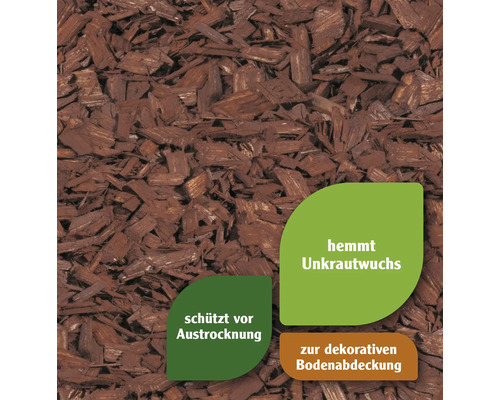 Nahaufnahme von Rindenmulch zur dekorativen Bodenabdeckung, der vor Austrocknung schützt und das Unkrautwachstum hemmt.