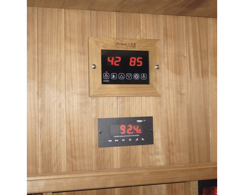 Bedienfeld einer Sauna mit Temperaturanzeige und FM/MP3/Bluetooth Player