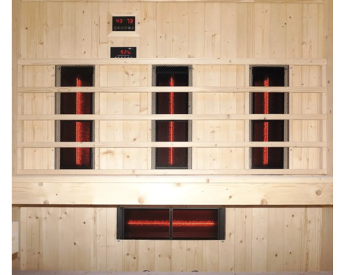 Innenansicht einer Sauna mit Heizkörpern und digitaler Steuerung