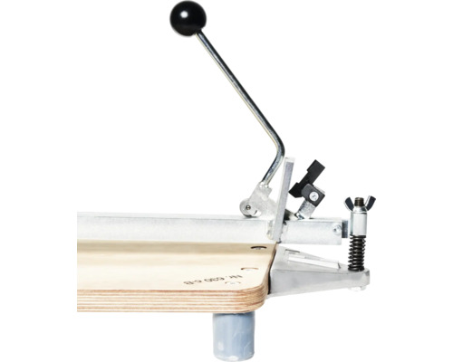 Nahaufnahme einer Hebelschneidemaschine für Laminat