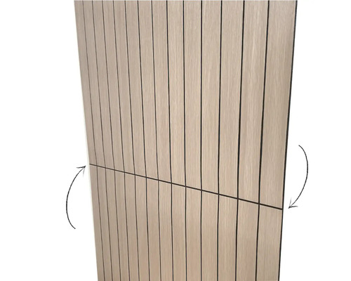 Paneelwand mit Holzstruktur