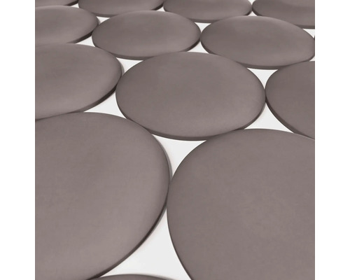 Nahaufnahme von runden Akustikpaneelen zur Schalldämmung