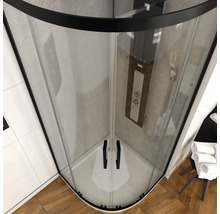 Eckdusche mit Duschpaneel im Badezimmer