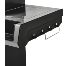 Detailansicht eines Grills mit Ablagefläche und Hakenleiste