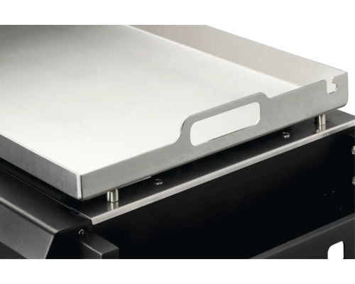 Grillplatte aus Metall auf einem Grill