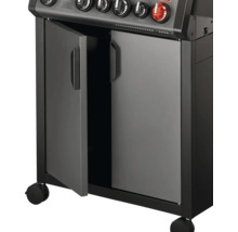 Gasgrill mit geöffneter Tür und Rollen