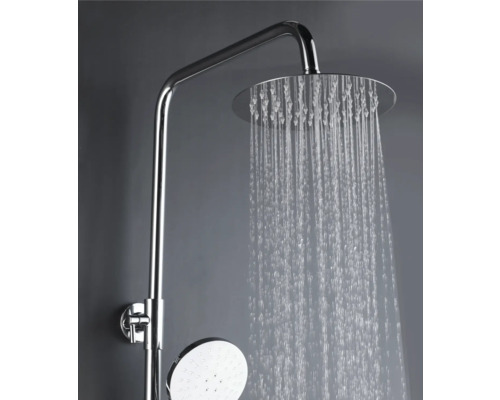 Duschsystem mit Kopf- und Handbrause im Betrieb