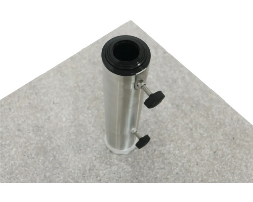 Silberfarbener Sonnenschirmständer mit Feststellschrauben