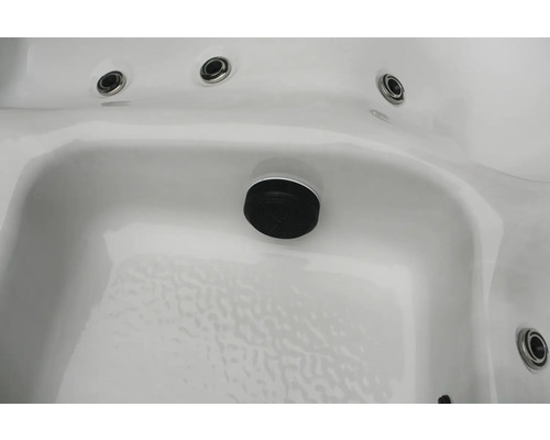 Detailansicht eines Whirlpools mit Düsen und Ansaugvorrichtung