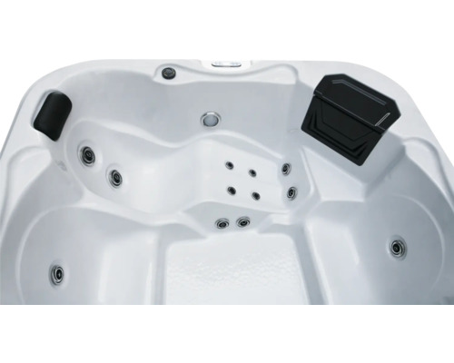 Innenansicht eines Whirlpools mit Düsen und Kopfstützen