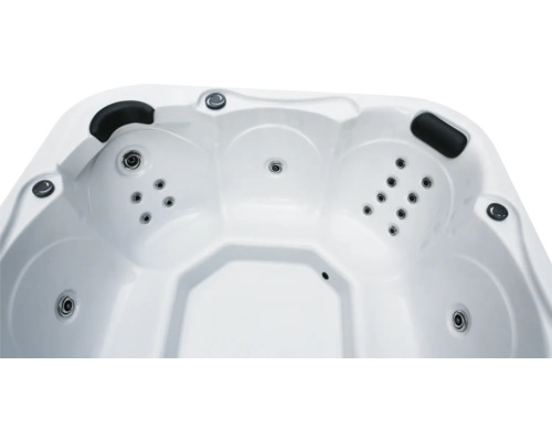 Detailansicht eines Whirlpools mit Düsen und Kopfstützen