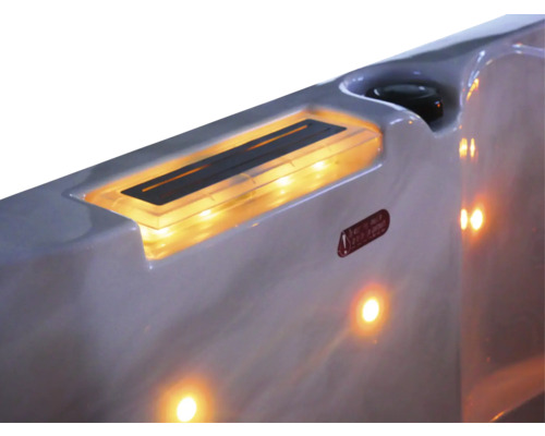 Detailansicht eines Whirlpools mit Beleuchtung