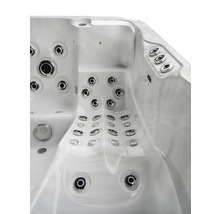 Detailansicht eines Whirlpools mit Düsen