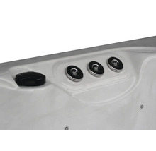 Detailansicht eines Whirlpools mit Düsen und Bedienelement