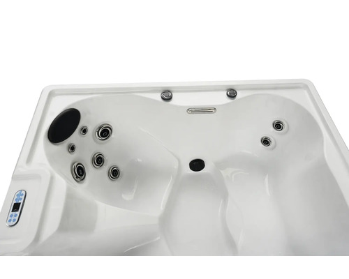 Detailansicht eines Whirlpools mit Düsen und Bedienelementen