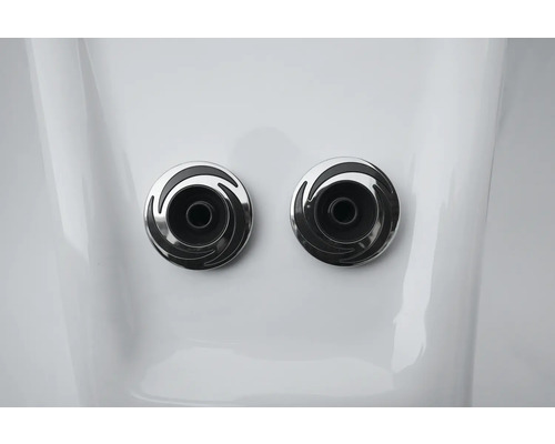 Zwei Whirlpooldüsen aus Metall in einer Badewanne