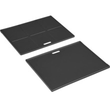 Zwei Grillplatten aus Gusseisen mit Griffmulde