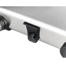 Detailansicht eines Gasgrills mit Drehknopf und Verriegelungsmechanismus