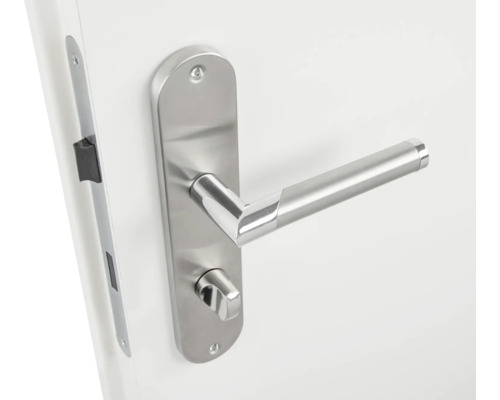 Edelstahl-Türbeschlag mit Drückergarnitur an einer Tür