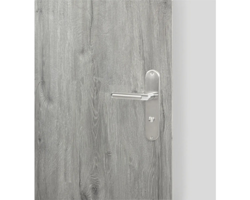Holztür mit silberfarbener Türklinke