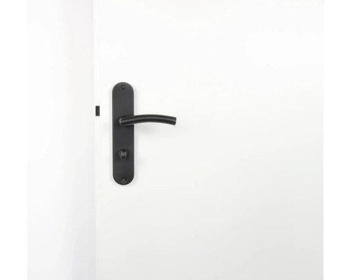 Tür mit schwarzem Türdrücker