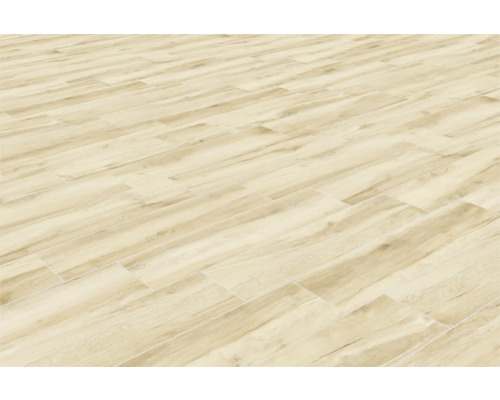 Verlegter Bodenbelag in Holzoptik