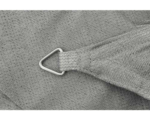 Detailansicht eines Sonnensegels mit Befestigungsring