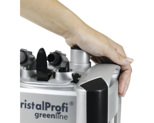 Aquariumfilter mit Hand auf dem Deckel