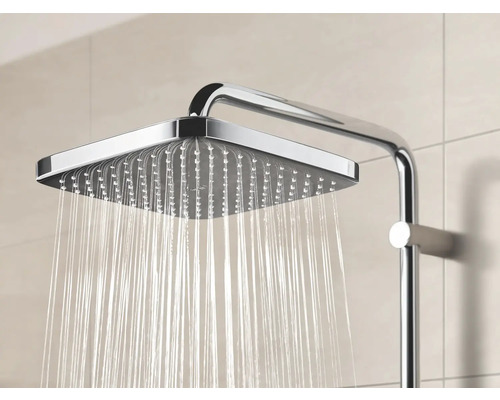Quadratische Kopfbrause mit Wasserstrahl