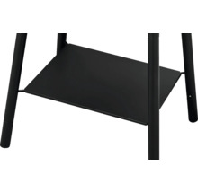 Detailansicht eines schwarzen Metallregals mit Ablage