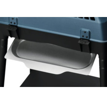 Detailaufnahme eines Hundekäfigs mit herausziehbarer Wanne zur einfachen Reinigung