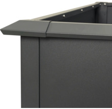 Detailansicht eines Hochbeets aus Metall
