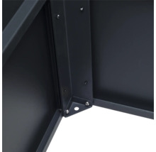 Detailansicht eines Metallgestells mit Schrauben