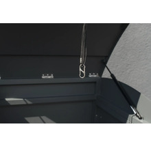 Innenansicht einer geöffneten Aufbewahrungsbox mit Seil und Karabinerhaken