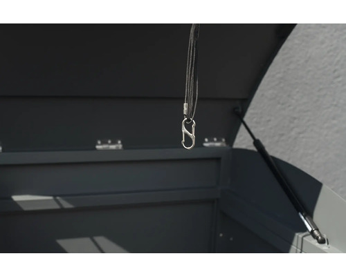 Innenansicht einer geöffneten Aufbewahrungsbox mit Seil und Karabinerhaken