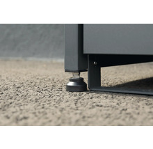 Detailansicht eines Metallunterschranks mit verstellbarem Fuß