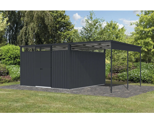 Metall Gerätehaus mit Anbau auf einem Rasen im Garten.