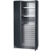 Geöffneter Flügeltürenschrank mit Einlegeböden und Rollladen