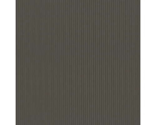 Holzfassade mit vertikalen Brettern