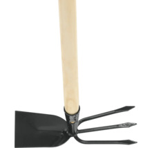Kombinationshacke mit Holzstiel für Gartenarbeiten