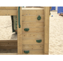 Kletterwand aus Holz mit Klettergriffen