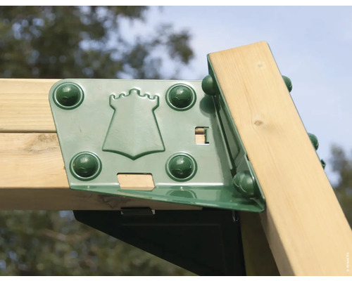 Detailansicht einer Spielturmverbindung aus Metall und Holz