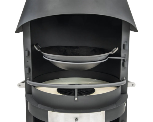 Detailansicht eines Outdoor-Kochers mit Wok