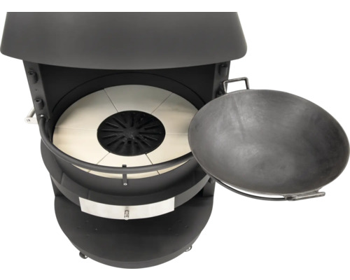 Kugelgrill mit offener Abdeckung und Grillplatte