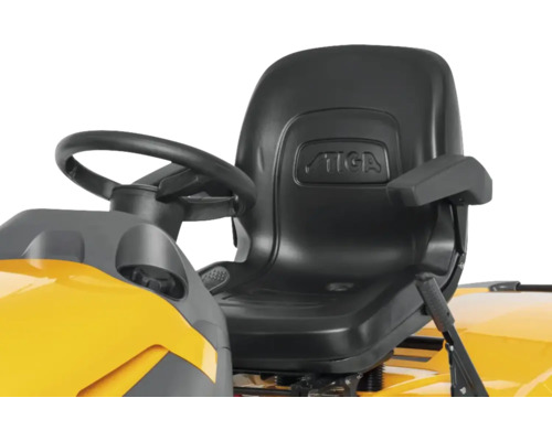 Detailansicht eines Rasentraktors mit schwarzem Sitz und Lenkrad