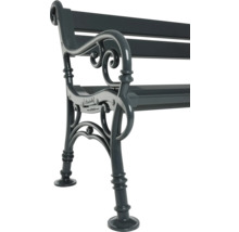 Detailansicht einer Gartenbank mit Armlehne aus Metall