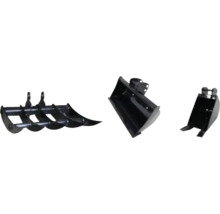 Drei Mini-Baggeranbaugeräte: Reißzahn, Grabenräumlöffel und Tieflöffel.