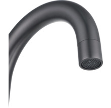 Detailaufnahme eines Wasserhahn-Auslaufs