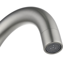Detailaufnahme eines Wasserhahn-Auslaufs