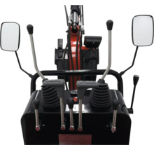 Nahaufnahme des Bedienfelds eines Minibaggers mit Hebeln und Spiegeln